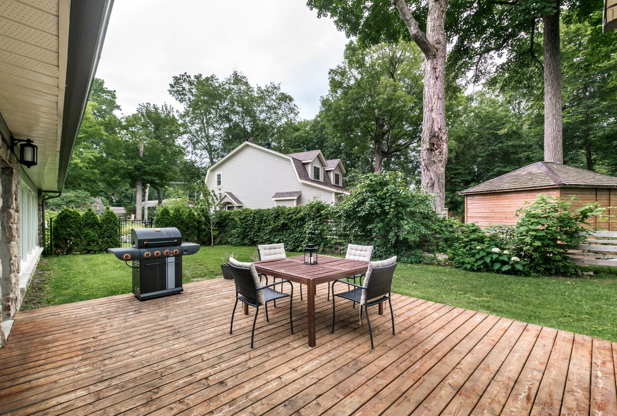 how-to-choose-decking-oil-paint-or-stain-for-your-deck
