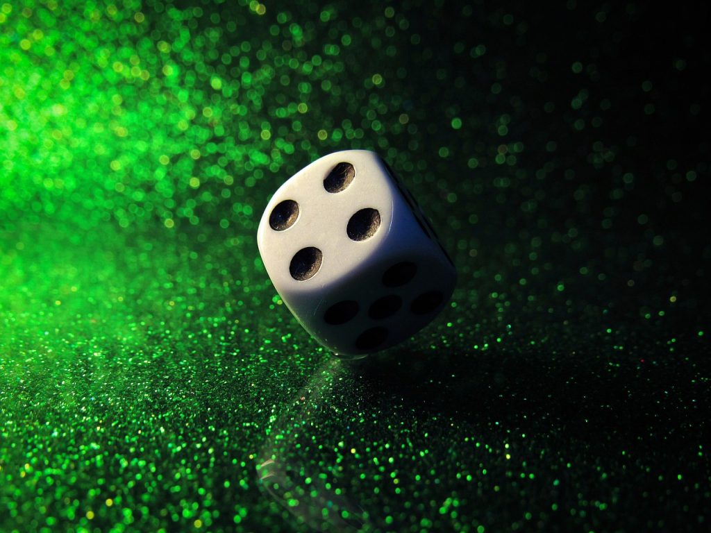 dice, balance, green glitters-5976758.jpg